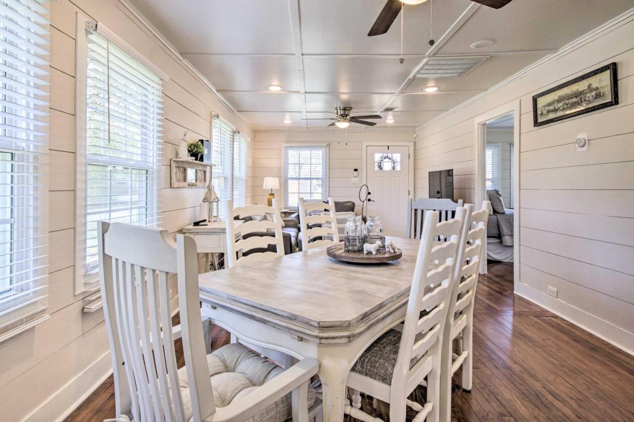 Charming Country Cottage, Walk To Main Street! Tomball Exterior photo