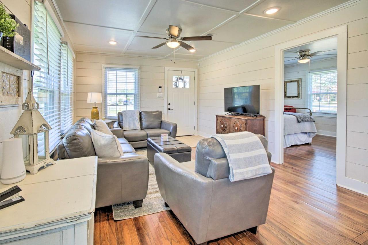 Charming Country Cottage, Walk To Main Street! Tomball Exterior photo